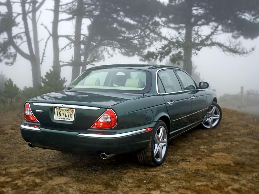  Jaguar XJ Super V8 2003 года  (фото 37 из 46)